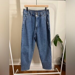 Abercrombie & Fitch Ultra High Rise Pleated Mom Jean - Women’s 31R